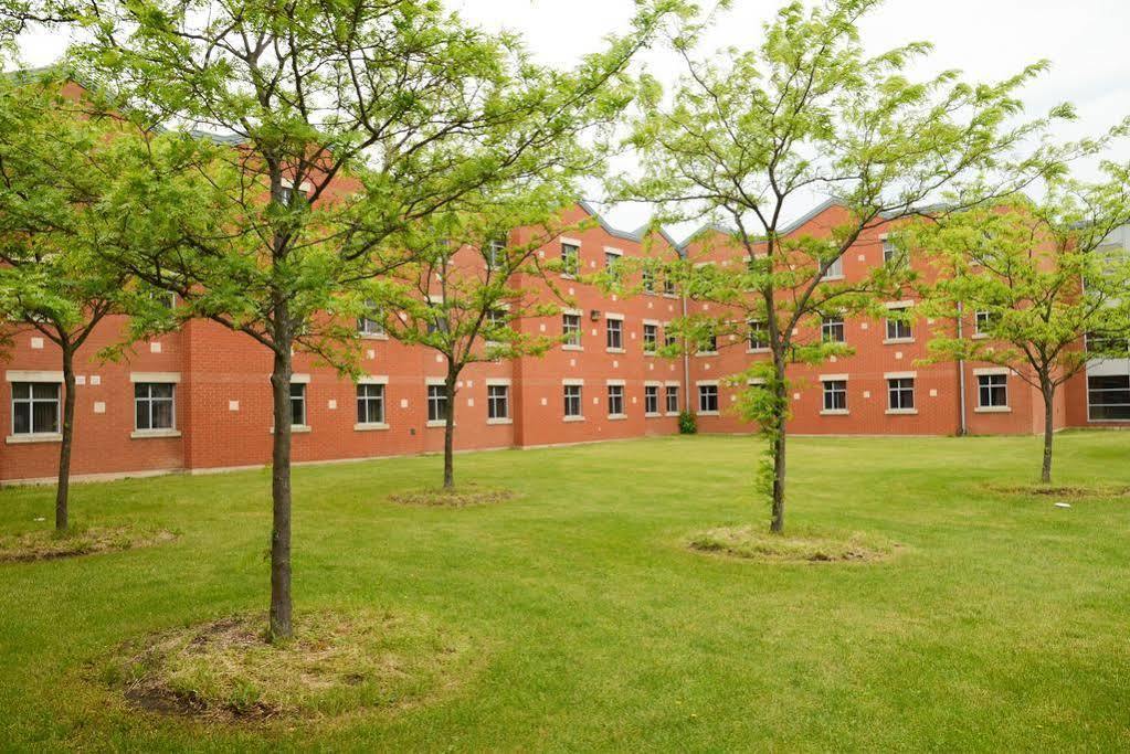 Residence & Conference Centre - Уеланд Екстериор снимка