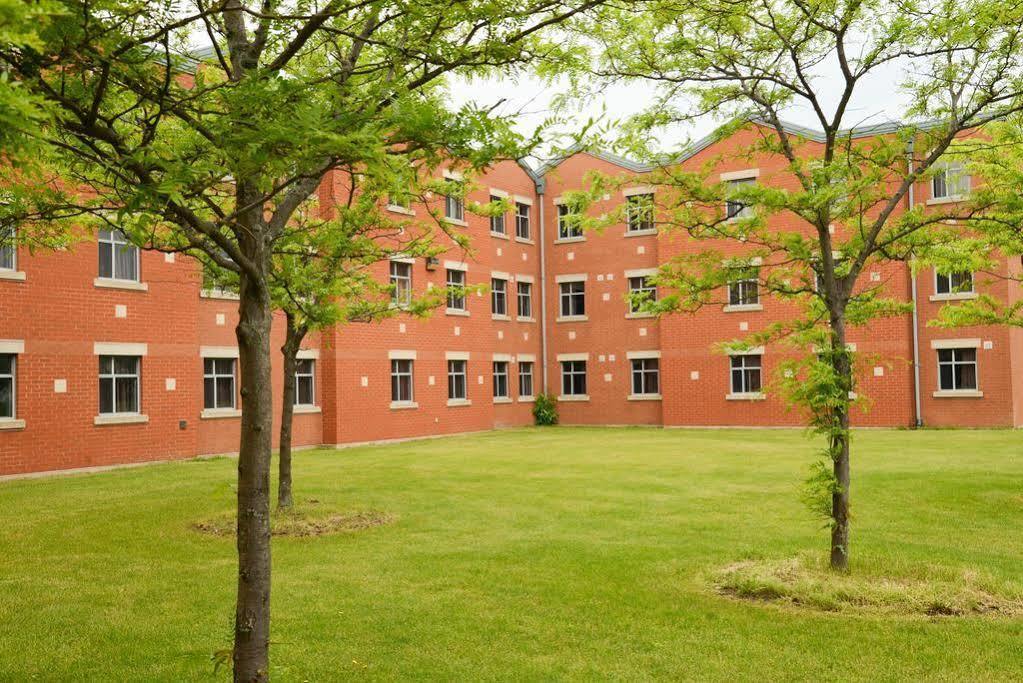 Residence & Conference Centre - Уеланд Екстериор снимка